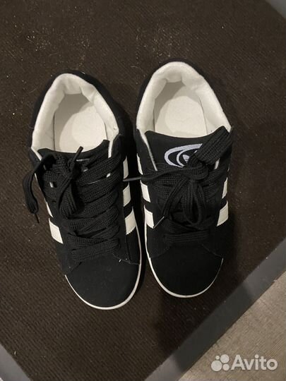 Кроссовки женские