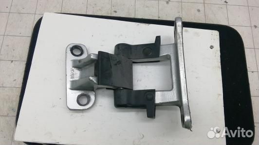 Петля крышки багажника toyota FJ cruiser (82F01OU0