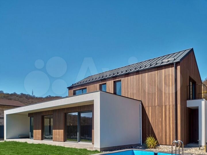 Коттедж 209 м² на участке 6 сот.