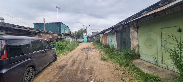 Гараж, > 30 м²