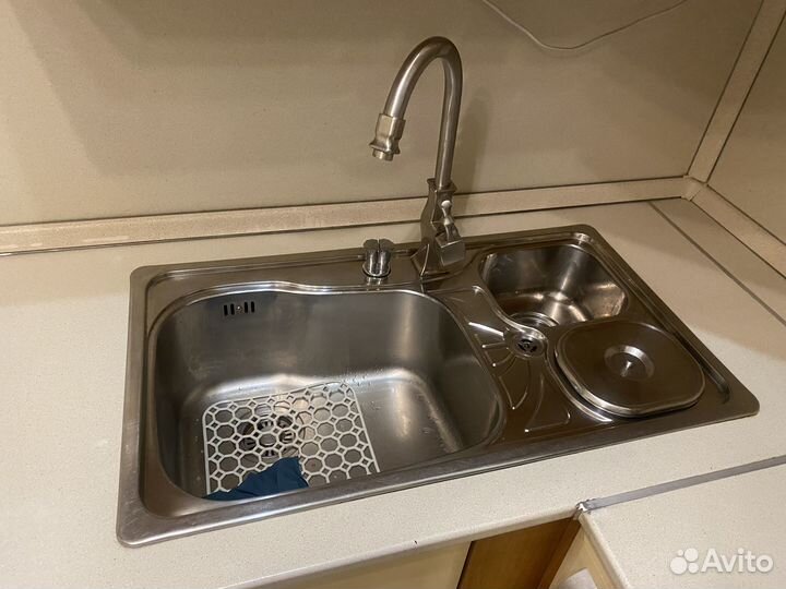 Кухонный гарнитур угловой бу с техникой