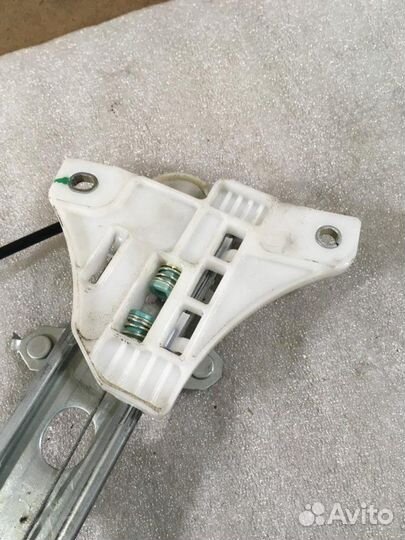 Стеклоподъемник передний левый Suzuki Swift 4