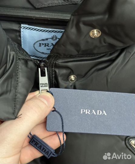 Короткий пуховик prada (рукава сьемные)