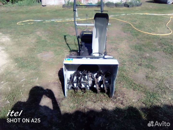 Продам снегоуборщик