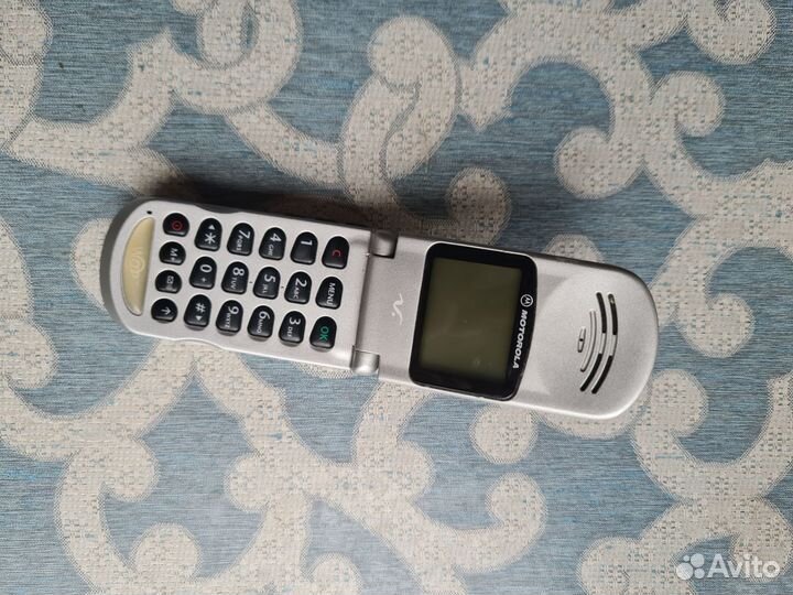 Motorola V50