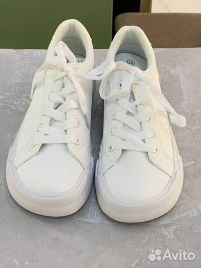 Кроссовки женские