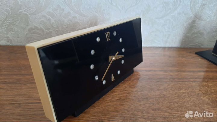 Настольные часы Молния