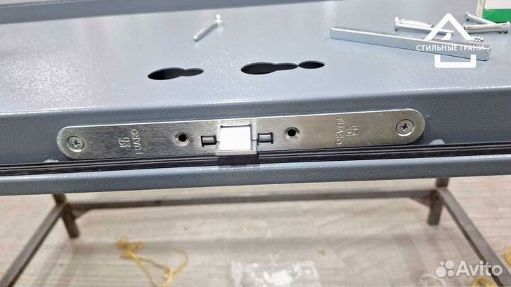 Люк металлический с замком