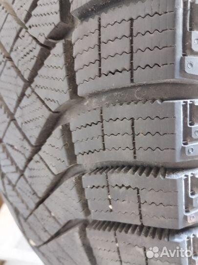 Pirelli Ice Zero FR 215/65 R16