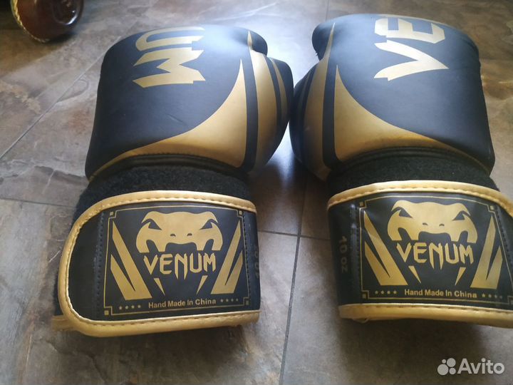 Боксерские перчатки 10 oz venum