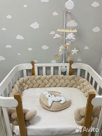 Бортик косичка и подушка в детскую кроватку