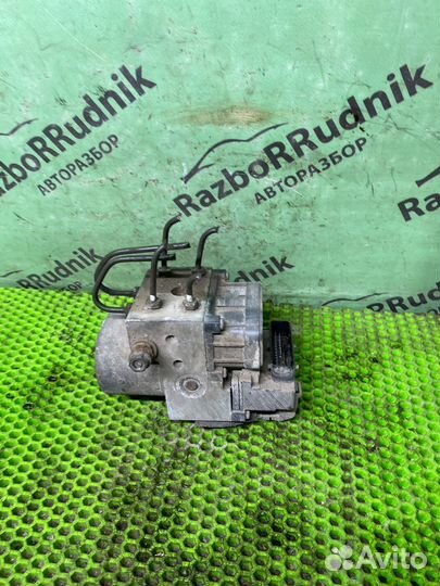 Блок ABS (насос) Mitsubishi Carisma