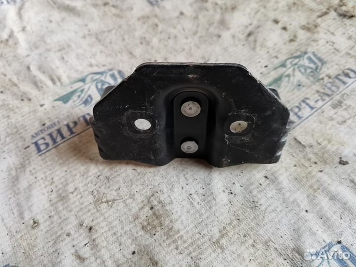 Петля замка крышки багажника Opel Astra H (2004—20