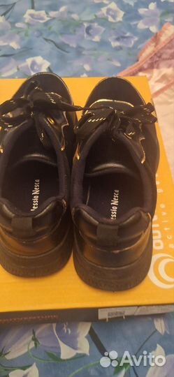 Кроссовки женские