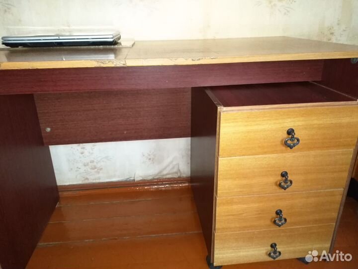 Стол письменный:116х65 с тумбой на колесах: 43х53