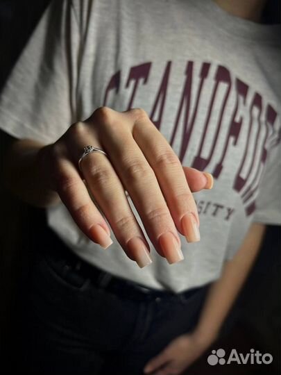 Модель на маникюр