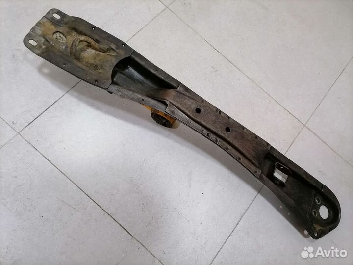 Балка поперечная Nissan Bluebird U11 1983-1990