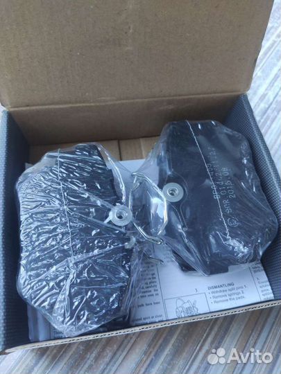 Тормозные колодки (передние)