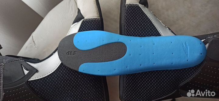 Внутренний ботинок для горных лыж (чулок ботинок)