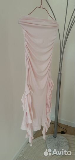 Платье с рюшами по подолу