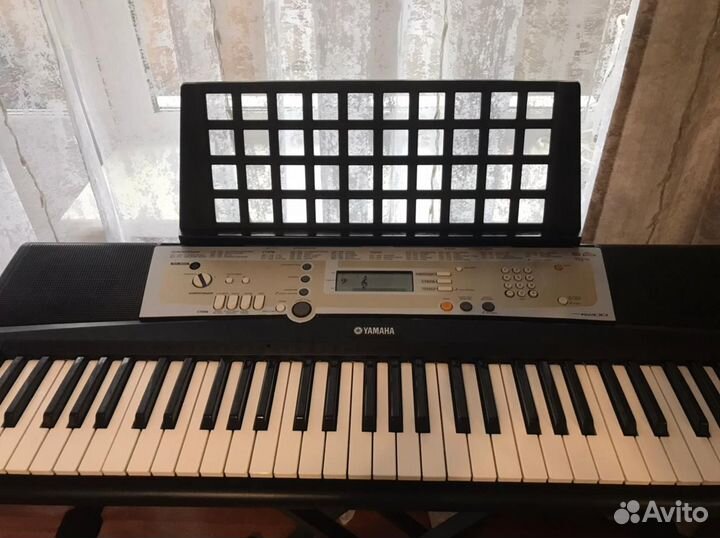 Синтезатор Yamaha PSR R200