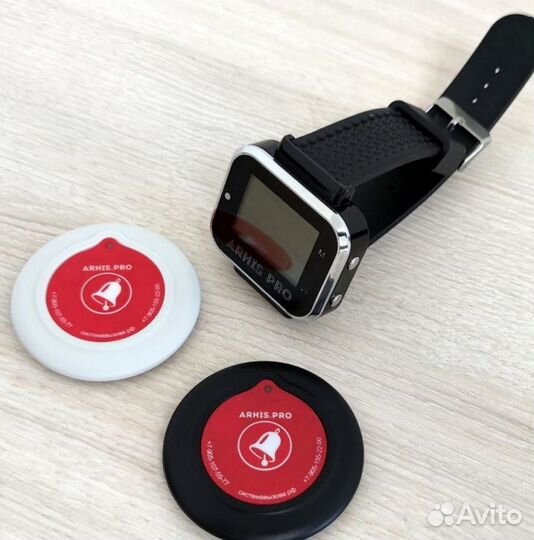 Кнопка вызова официанта с часами персонала