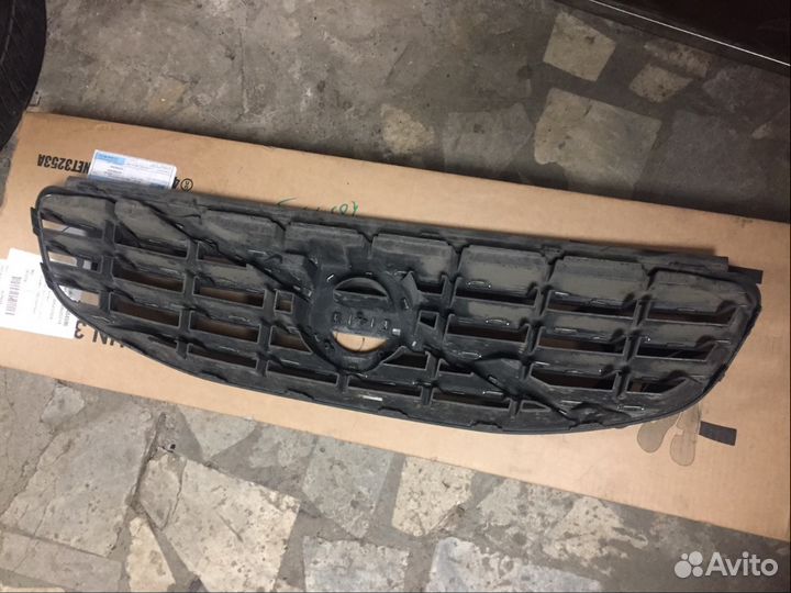 Решетка есть трещины Volvo XC60