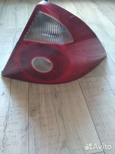 Задние фары Ford Mondeo 3