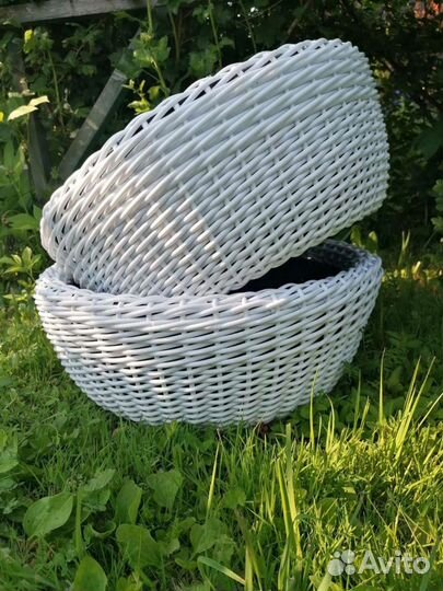 Кашпо из искусственного ротанга