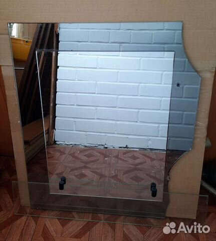 Зеркало в ванную с полочкой