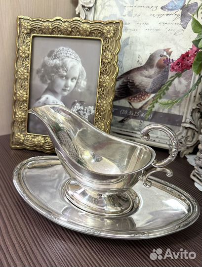 Соусник серебрение на подставке Англия