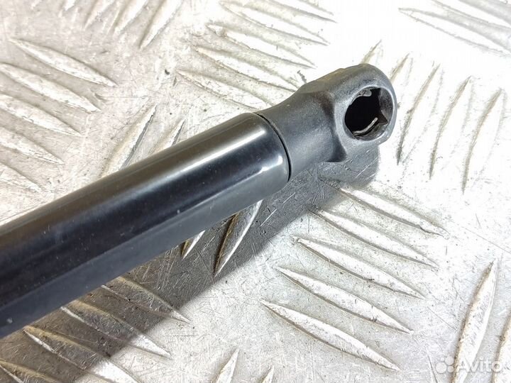 Амортизатор двери багажника Skoda Octavia 2004 201