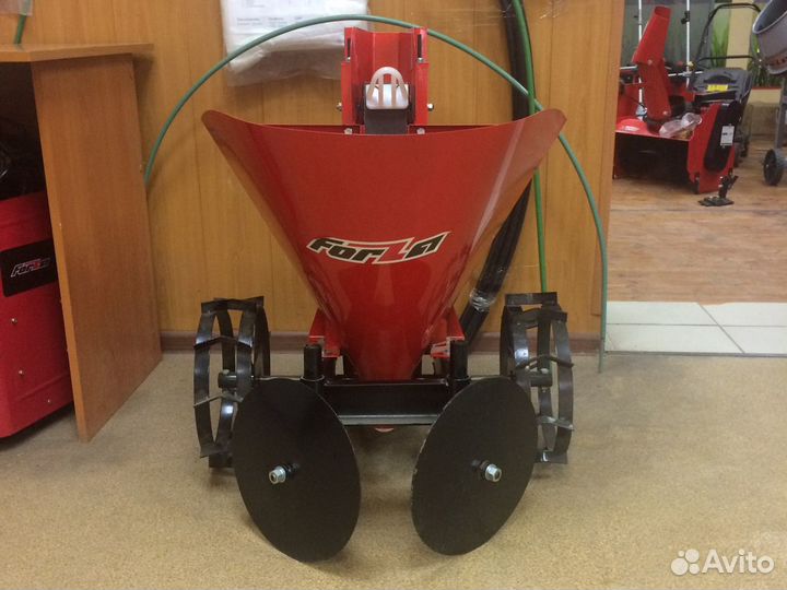 Картофелесажалка на грунтозацепах