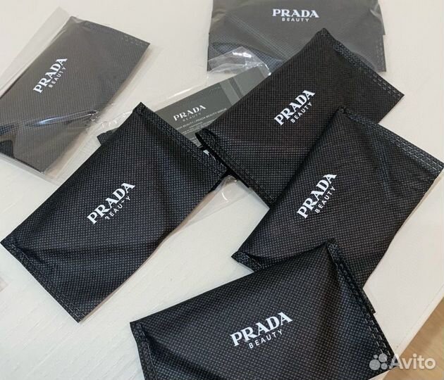 Prada зеркало