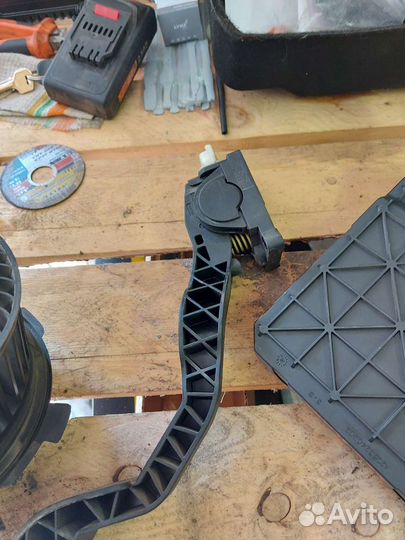 Педаль газа электронная Пежо 206