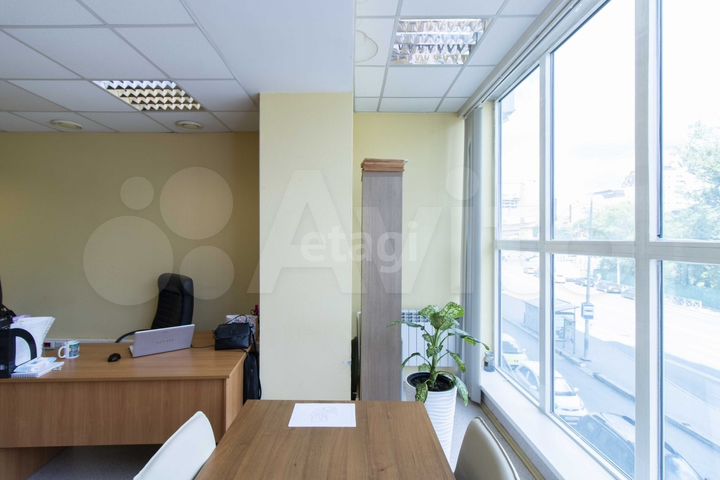 Продам торговое помещение, 210 м²