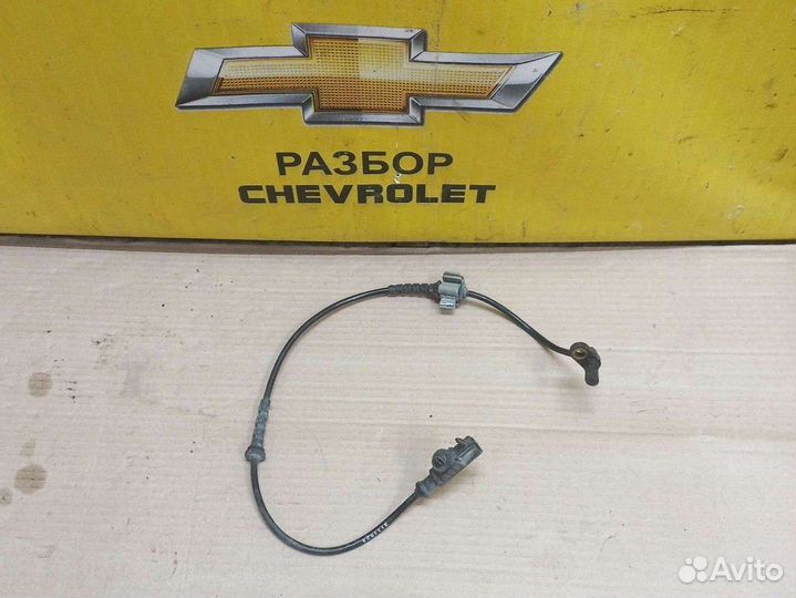 Датчик абс передний правый Шевроле Тахо 3 т900