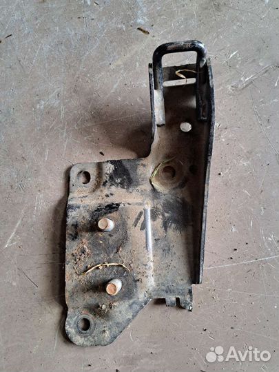 Кронштейн заднего дивана Porsche Cayenne 955