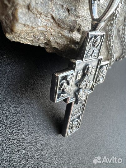 Крест и цепь