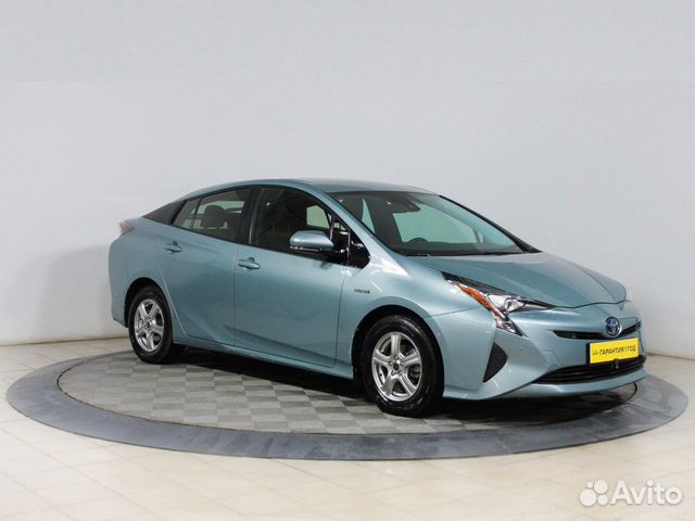 Toyota Prius 2018 Р±РµР»С‹Р№