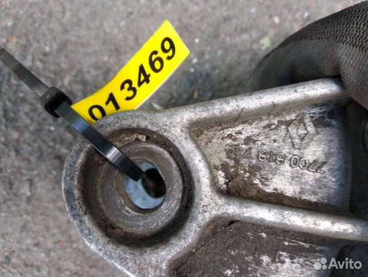 Кронштейн кпп Renault Laguna 1 7700818749