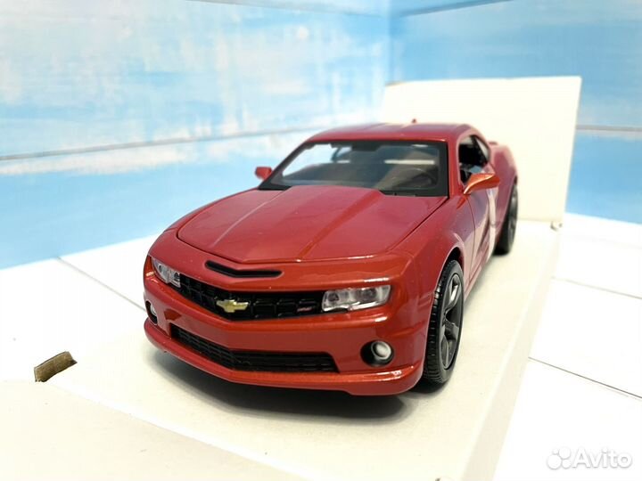 Chevrolet Camaro SS 1:24 Maisto модель автомрбиля