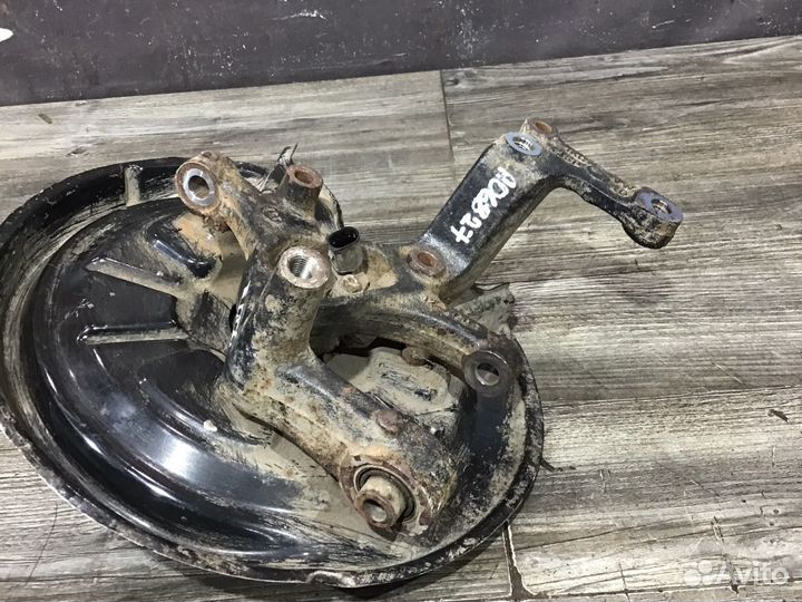 Кулак поворотный задний левый Volkswagen Jetta 5