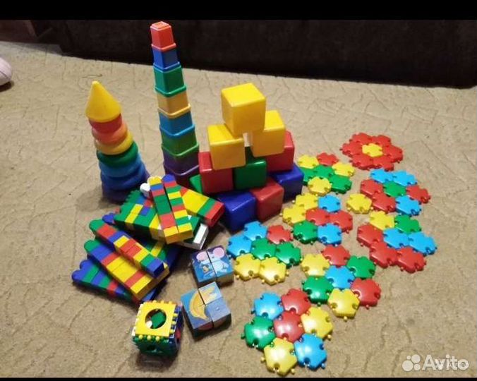 Развивающие игрушки набором