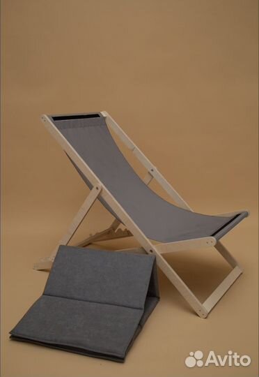 Шезлонг складной с текстильной подушкой
