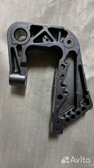 Кронштейн левый Yamaha (Ямаха) 9.9-15 л.с 2 такта