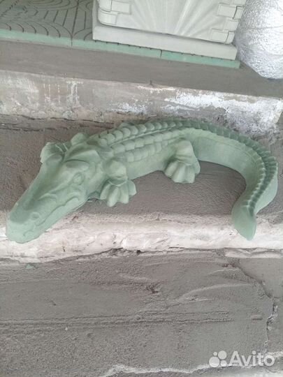Крокодил из бетона. Садовый декор