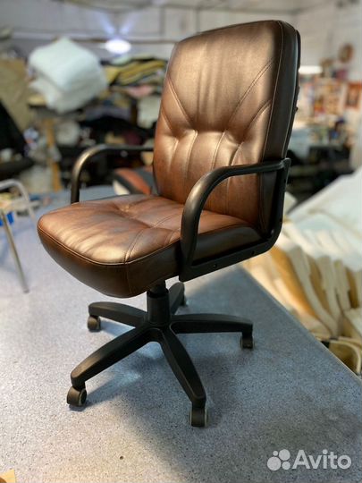 Офисное кресло