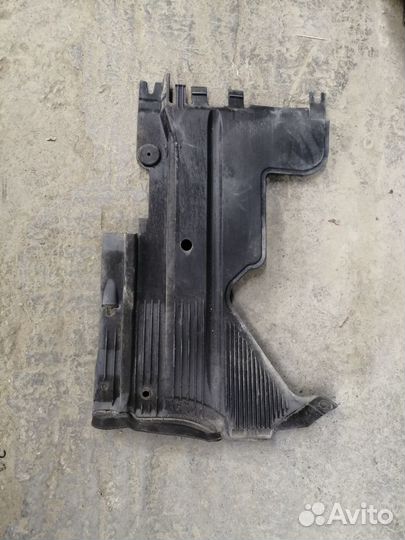 Защита днища задняя правая Audi A4b8