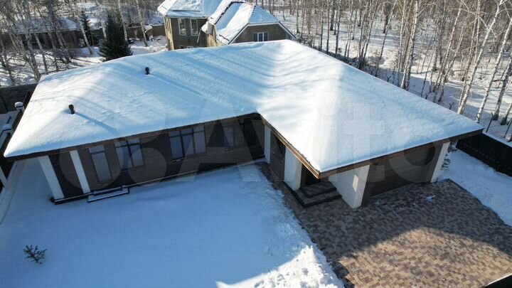 Коттедж 259 м² на участке 10 сот.